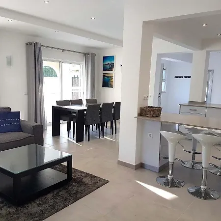 Sleeps 6 With Pool Air Con And Wifi