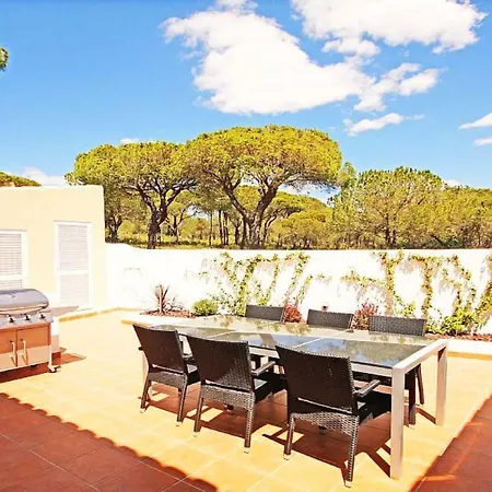 Sleeps 6 With Pool Air Con And Wifi