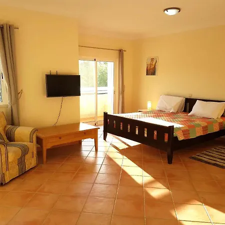 Villa Sleeps 6 With Pool Air Con And Wifi *